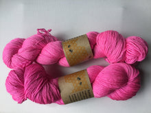 Load image into Gallery viewer, i Bee weaving | Fingering | Bombyx Mori | 60% Merino, 40% Silk | 465 yards | 100  grams