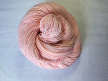 Load image into Gallery viewer, I Bee weaving | fingering weight | Baby Bee | 85% SW Fine Merino 15% Nylon | 400m | 100g