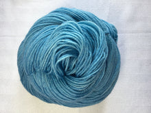 Load image into Gallery viewer, I Bee weaving | fingering weight | Baby Bee | 85% SW Fine Merino 15% Nylon | 400m | 100g