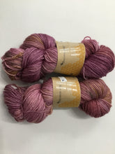 Load image into Gallery viewer, I Bee weaving | Fingering | Pampering Panda | 70% SW Merino 20% Bamboo 10% Nylon | 472yds | 115g