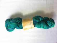 Load image into Gallery viewer, i Bee weaving | Fingering | Worker Bee | 80% SW Merino, 20% Nylon | 418 yards | 110 grams