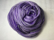 Load image into Gallery viewer, I Bee weaving | fingering weight | Baby Bee | 85% SW Fine Merino 15% Nylon | 400m | 100g