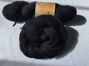 i Bee weaving | Fingering | Peacock Butterfly |  70% Merino, 20% Cashmere, 10% Nylon | 463 yards | 100 grams