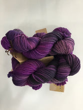 Load image into Gallery viewer, I Bee weaving | Worsted | Heavy Worsted| 100% SW Fine Merino | 165m | 100g