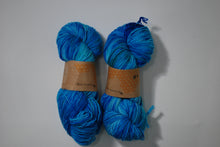 Load image into Gallery viewer, i Bee weaving | Fingering | Worker Bee | 80% SW Merino, 20% Nylon | 418 yards | 110 grams