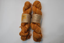 Load image into Gallery viewer, i Bee weaving | Worsted | Drone Bee | 100% SW Merino | 200 yards | 110 grams