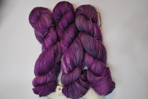 Dandelion Yarn | Fingering weight | 70% Baby Alpaca, 20% Silk, 10% Cashmere | 400 yards | 115 grams