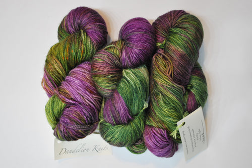 Dandelion Yarn | Fingering weight | 75% SW Merino, 15% Cashmere, 10% Silk | 365 yards | 100 grams