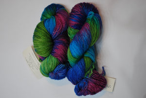 Dandelion Yarn | Singles | Fingering weight | 75% SW Merino, 15% Cashmere, 10% Silk | 365 yards | 100 grams