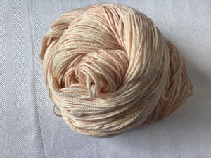 i Bee weaving | Fingering | Capra aegaragus hircus |80% SW merino 10% cashmere 10% nylon | 115g 383 yds