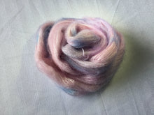 Load image into Gallery viewer, I bee weaving / lace / Mo’hair | 72% Mohair and 28% silk | 459 yds 50 g