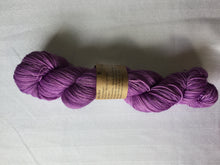 Load image into Gallery viewer, I Bee weaving | fingering weight | Baby Bee | 85% SW Fine Merino 15% Nylon | 400m | 100g