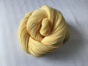 I Bee weaving | fingering weight | Baby Bee | 85% SW Fine Merino 15% Nylon | 400m | 100g