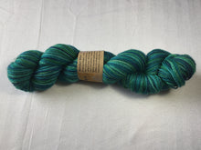 Load image into Gallery viewer, i Bee weaving | Fingering | Bombyx Mori | 60% Merino, 40% Silk | 465 yards | 100  grams