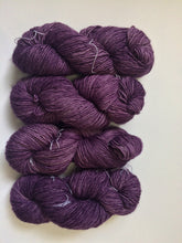 Load image into Gallery viewer, Mineville | DK weight | Merino Single Ply DK | 100% SW Merino | 200 yards | 100 grams