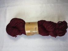 Load image into Gallery viewer, I Bee weaving | Worsted Weight | Bernina | 100% SW Fine Merino | 205m | 100 g