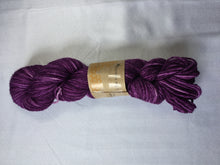 Load image into Gallery viewer, I Bee weaving | Worsted Weight | Bernina | 100% SW Fine Merino | 205m | 100 g