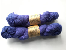 Load image into Gallery viewer, i Bee weaving | Fingering | Worker Bee | 80% SW Merino, 20% Nylon | 418 yards | 110 grams