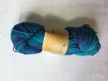 Load image into Gallery viewer, i Bee weaving | Fingering | Worker Bee | 80% SW Merino, 20% Nylon | 418 yards | 110 grams