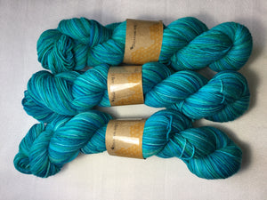 I Bee weaving | fingering weight | Baby Bee | 85% SW Fine Merino 15% Nylon | 400m | 100g