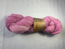 Load image into Gallery viewer, I Bee weaving | fingering weight | Baby Bee | 85% SW Fine Merino 15% Nylon | 400m | 100g