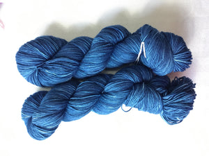 i Bee weaving | Fingering | Worker Bee | 80% SW Merino, 20% Nylon | 418 yards | 110 grams