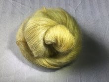 Load image into Gallery viewer, I bee weaving / lace / Mo’hair | 72% Mohair and 28% silk | 459 yds 50 g