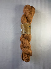 Load image into Gallery viewer, i Bee weaving | Fingering | Bombyx Mori | 60% Merino, 40% Silk | 465 yards | 100  grams