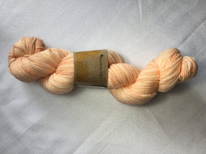 I Bee weaving | fingering weight | Baby Bee | 85% SW Fine Merino 15% Nylon | 400m | 100g