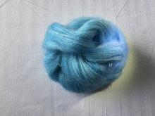 Load image into Gallery viewer, I bee weaving / lace / Mo’hair | 72% Mohair and 28% silk | 459 yds 50 g