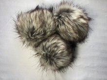 Load image into Gallery viewer, Pompoms - Faux fur - vegan