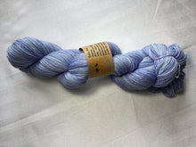 Load image into Gallery viewer, I Bee weaving | fingering weight | Baby Bee | 85% SW Fine Merino 15% Nylon | 400m | 100g