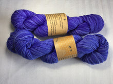 Load image into Gallery viewer, i Bee weaving | Fingering | Worker Bee | 80% SW Merino, 20% Nylon | 418 yards | 110 grams