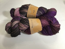 Load image into Gallery viewer, I Bee weaving | fingering weight | Baby Bee | 85% SW Fine Merino 15% Nylon | 400m | 100g