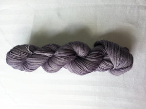 I Bee weaving | fingering weight | Baby Bee | 85% SW Fine Merino 15% Nylon | 400m | 100g