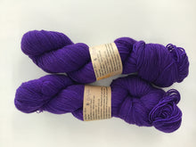 Load image into Gallery viewer, i Bee weaving | Fingering | Worker Bee | 80% SW Merino, 20% Nylon | 418 yards | 110 grams