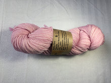 Load image into Gallery viewer, I Bee weaving | fingering weight | Baby Bee | 85% SW Fine Merino 15% Nylon | 400m | 100g