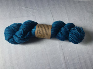 I Bee weaving | Fingering | Forager Bee | 75% SW Merino, 25% Nylon | 440 yards | 100 grams