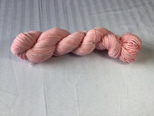 Load image into Gallery viewer, I Bee weaving | Worsted Weight | Bernina | 100% SW Fine Merino | 205m | 100 g