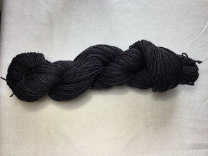 i Bee weaving | Fingering | Worker Bee | 80% SW Merino, 20% Nylon | 418 yards | 110 grams