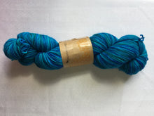 Load image into Gallery viewer, i Bee weaving | Fingering | Worker Bee | 80% SW Merino, 20% Nylon | 418 yards | 110 grams