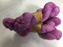 Load image into Gallery viewer, I Bee weaving | fingering weight | Baby Bee | 85% SW Fine Merino 15% Nylon | 400m | 100g