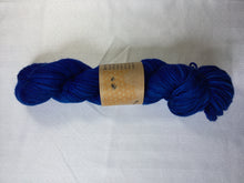 Load image into Gallery viewer, I Bee weaving | Worsted Weight | Bernina | 100% SW Fine Merino | 205m | 100 g