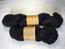 Load image into Gallery viewer, I Bee weaving | Worsted Weight | Bernina | 100% SW Fine Merino | 205m | 100 g