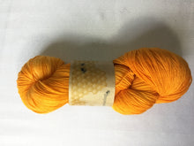 Load image into Gallery viewer, I Bee weaving | fingering weight | Baby Bee | 85% SW Fine Merino 15% Nylon | 400m | 100g