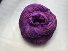 Load image into Gallery viewer, I Bee weaving | fingering weight | Baby Bee | 85% SW Fine Merino 15% Nylon | 400m | 100g