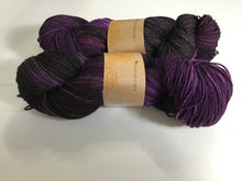 Load image into Gallery viewer, I Bee weaving | fingering weight | Baby Bee | 85% SW Fine Merino 15% Nylon | 400m | 100g