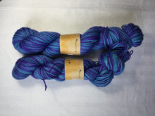 Load image into Gallery viewer, i Bee weaving | Fingering | Bombyx Mori | 60% Merino, 40% Silk | 465 yards | 100  grams