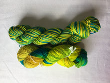 Load image into Gallery viewer, I Bee weaving | fingering weight | Baby Bee | 85% SW Fine Merino 15% Nylon | 400m | 100g