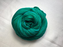 Load image into Gallery viewer, I Bee weaving | fingering weight | Baby Bee | 85% SW Fine Merino 15% Nylon | 400m | 100g